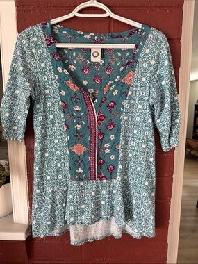 Akemi + Kin Anthropologie Teal Floral Print V-Neck Tunic V-Neck Top XS